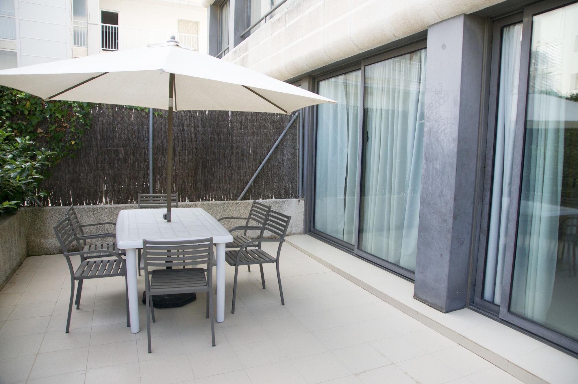 Atenea Park Suites & Apartments Vilanova i la Geltrú Kültér fotó