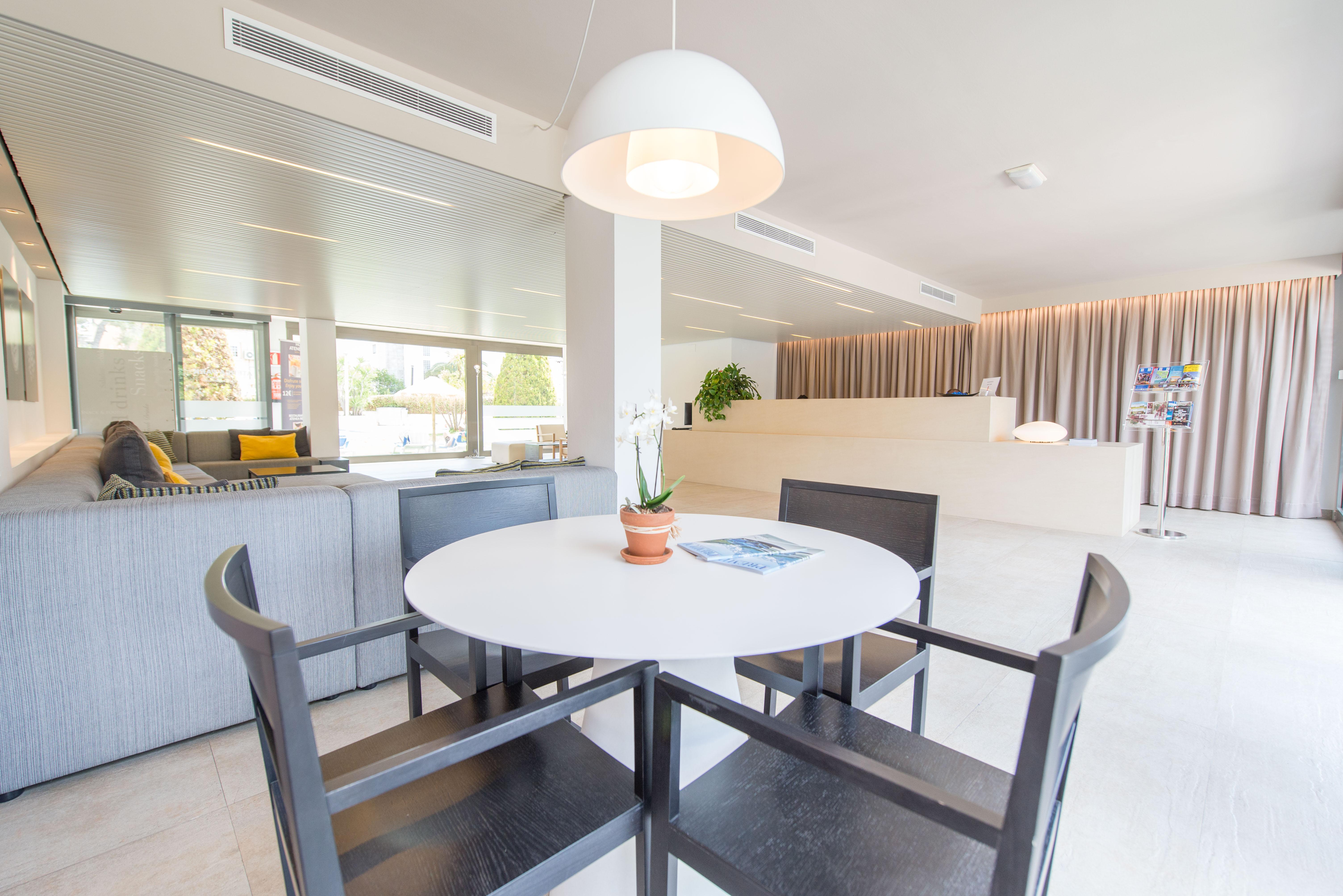 Atenea Park Suites & Apartments Vilanova i la Geltrú Kültér fotó