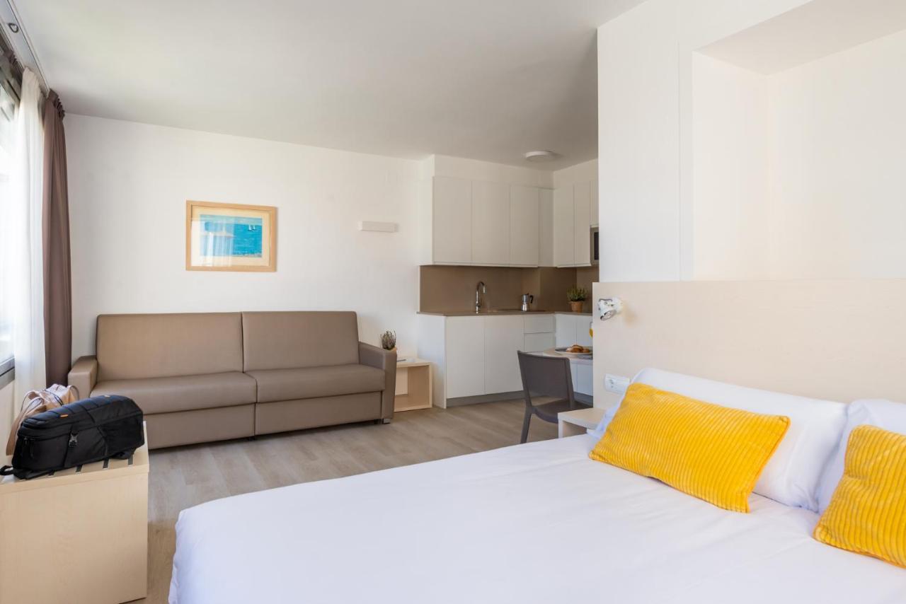 Atenea Park Suites & Apartments Vilanova i la Geltrú Kültér fotó
