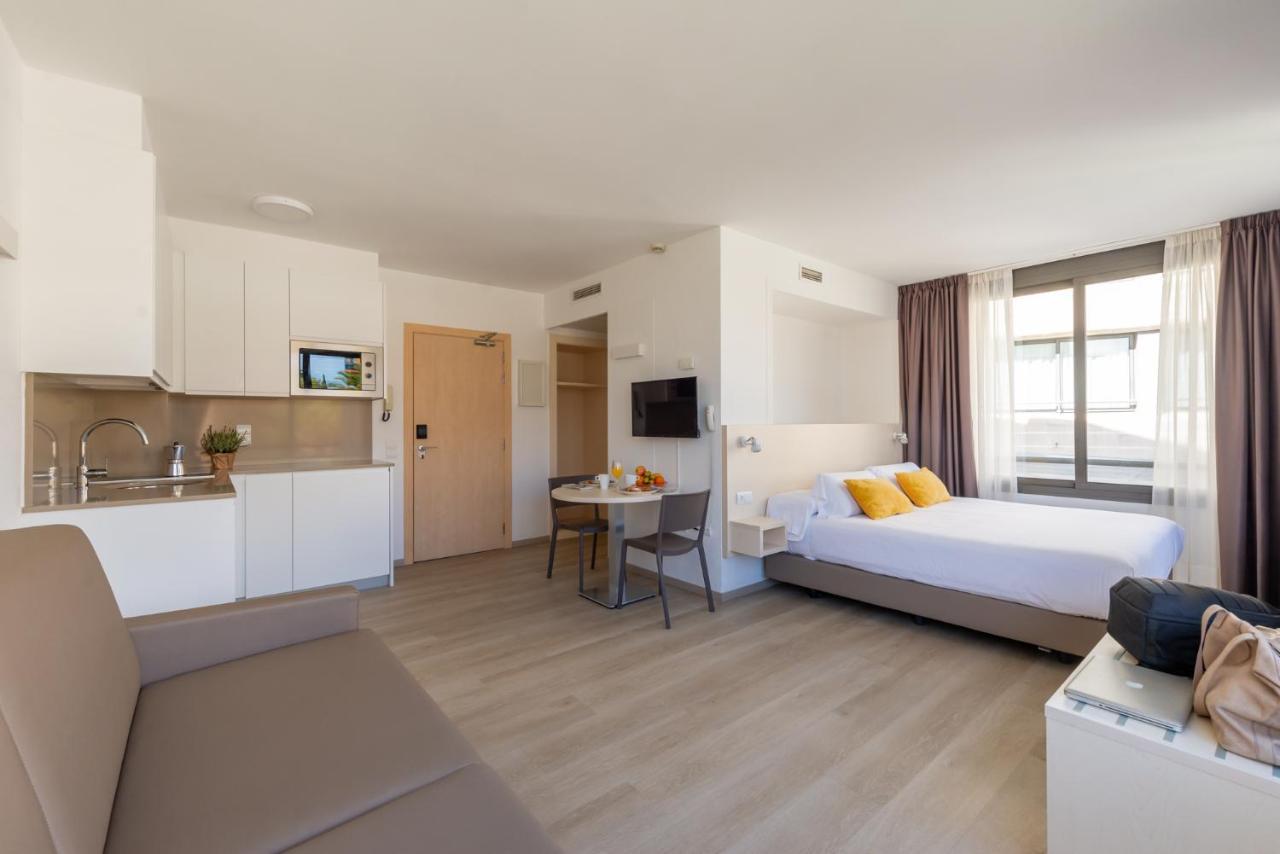 Atenea Park Suites & Apartments Vilanova i la Geltrú Kültér fotó