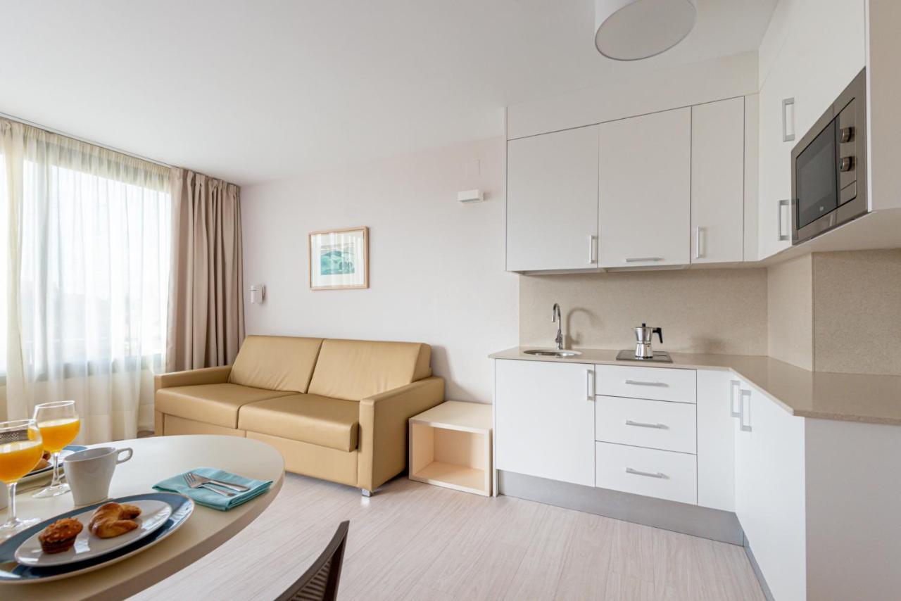 Atenea Park Suites & Apartments Vilanova i la Geltrú Kültér fotó