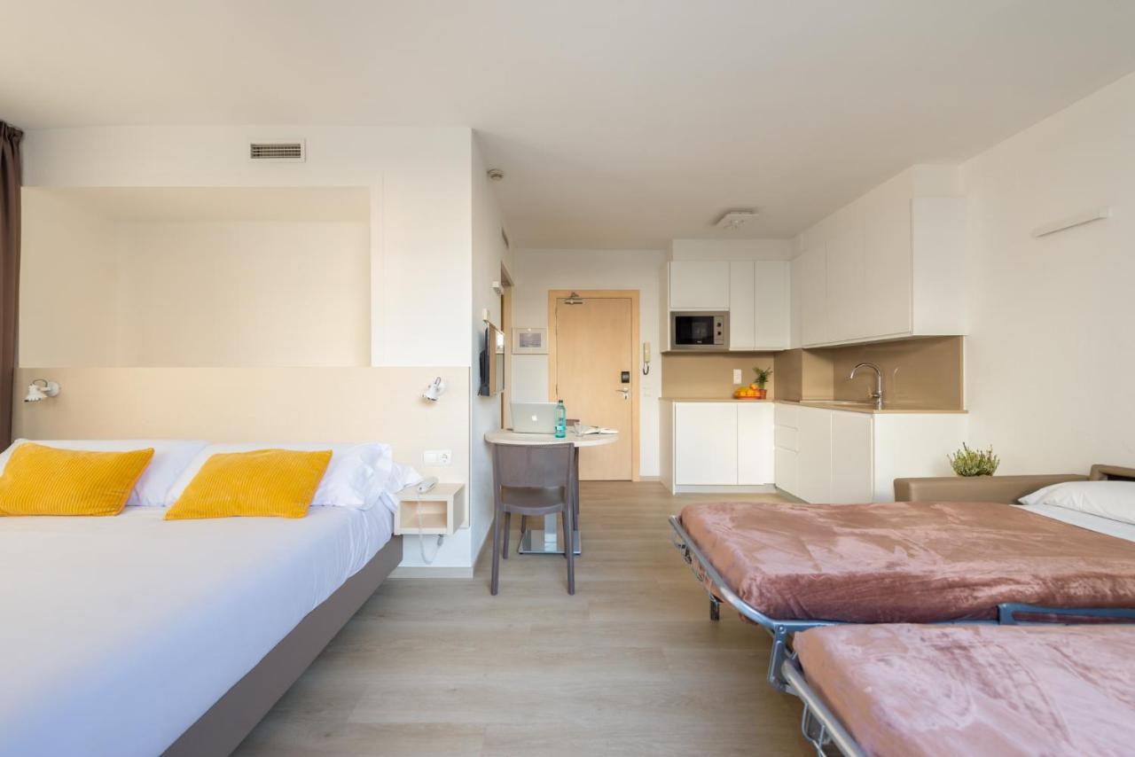 Atenea Park Suites & Apartments Vilanova i la Geltrú Kültér fotó