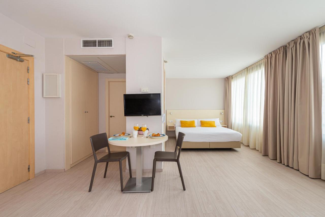 Atenea Park Suites & Apartments Vilanova i la Geltrú Kültér fotó