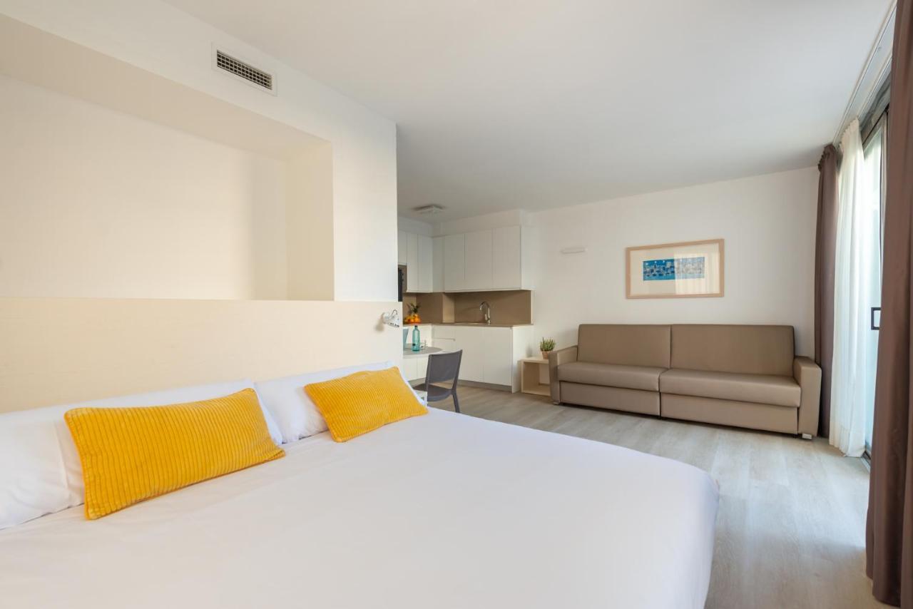 Atenea Park Suites & Apartments Vilanova i la Geltrú Kültér fotó