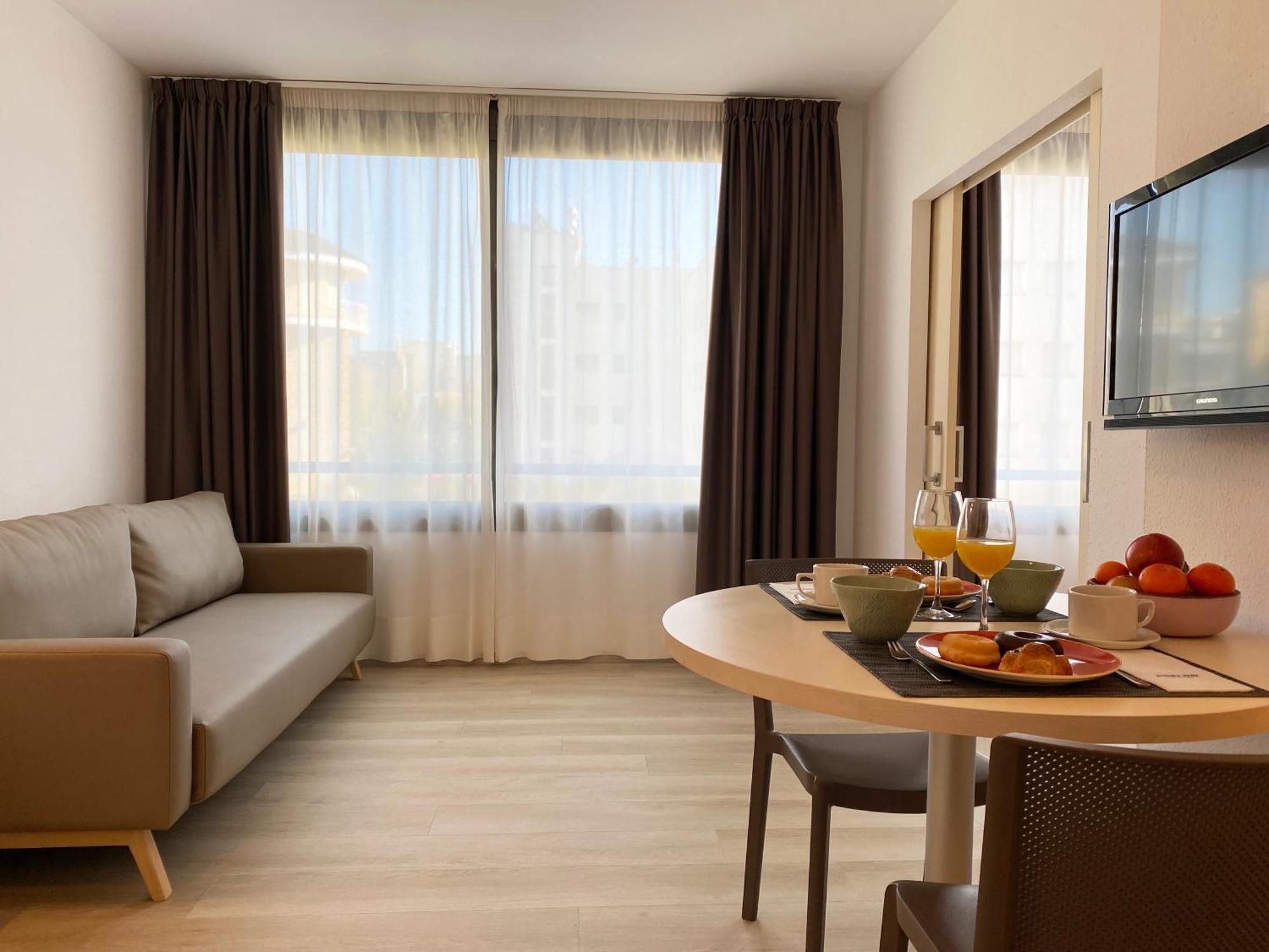 Atenea Park Suites & Apartments Vilanova i la Geltrú Kültér fotó