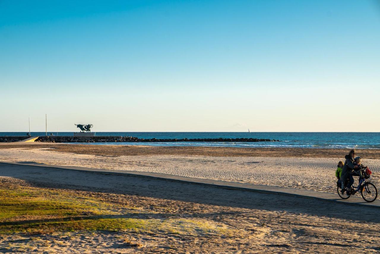 Atenea Park Suites & Apartments Vilanova i la Geltrú Kültér fotó